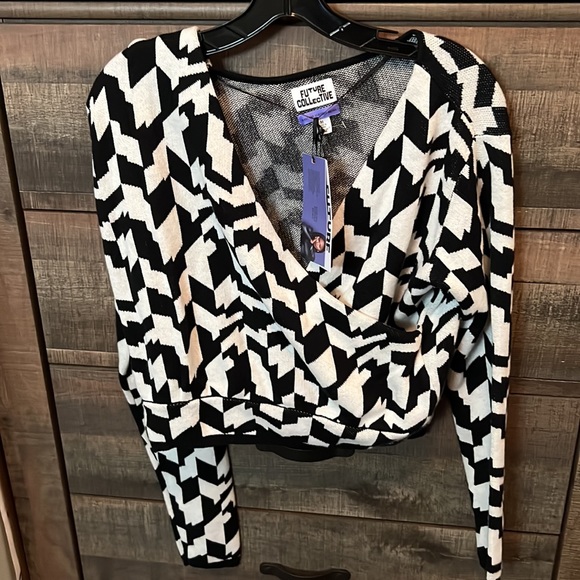 Future Collective knit blouse - Picture 2 of 5